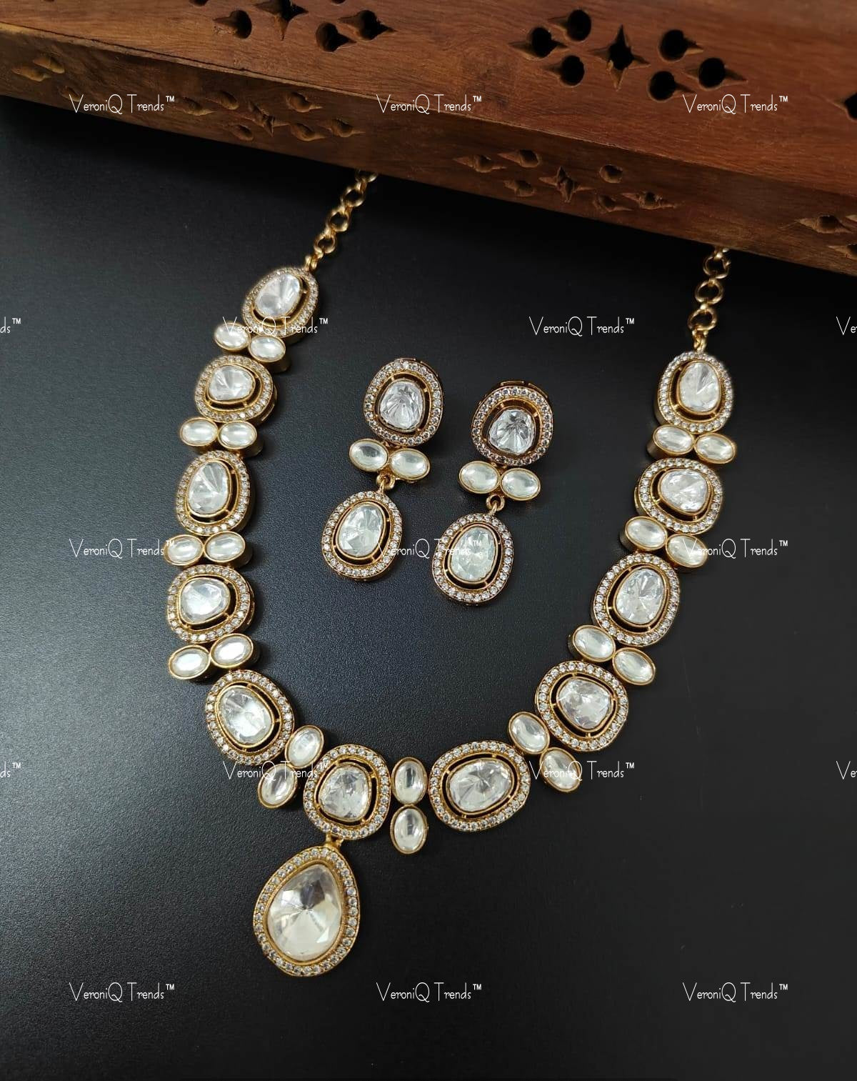 VeroniQ Trends-Elegant Diamond Look Polki Necklace Polki-Gold Plated-Wedding Jewellery-Punjabi Jewellery-South Indian-Thappa Jewellery