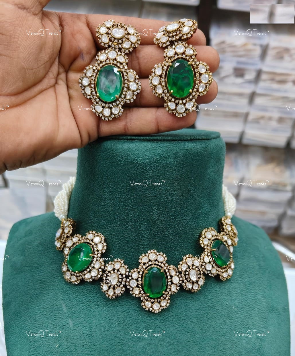 VeroniQ Trends-Royal Victorian Emerald Green Oval Flower Polki Choker Necklace Polki-Emerald Stone-Gold Plated-Wedding Jewellery-Punjabi Jewellery-South Indian-Thappa Jewellery