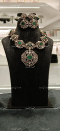 VeroniQ Trends-Victorian Bridal Emerald And Polki Silver Necklace 92.5 Silver Moissanite Diamond Polki-Emerald Stone-Gold Plated-Wedding Jewellery-Punjabi Jewellery-South Indian-Thappa Jewellery
